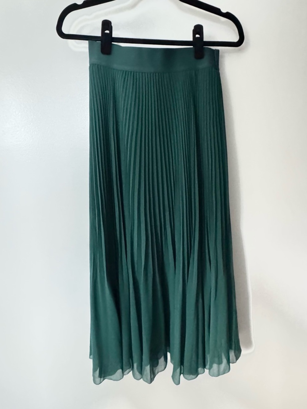 Aritzia twirl skirt in aventurine green